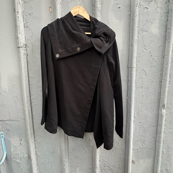 Lululemon black Savasana Wrap Sweater, size 6 - Picture 10 of 10